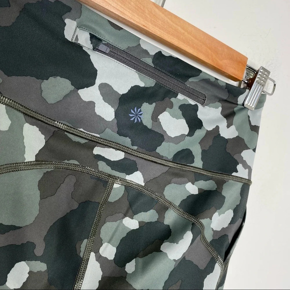Athleta Mountain Olive Green Camo Camouflage Lightning 7/8 Tight Legging Size XS - Picture 9 of 12